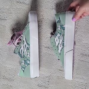 Brand New Straye Unisex sneakers